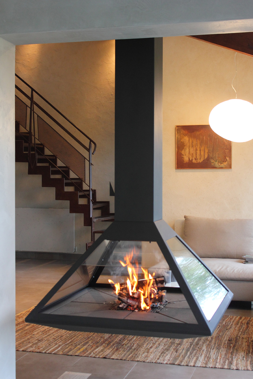 Nos cheminées design : suspendues et métalliques - Marbrerie Cotro